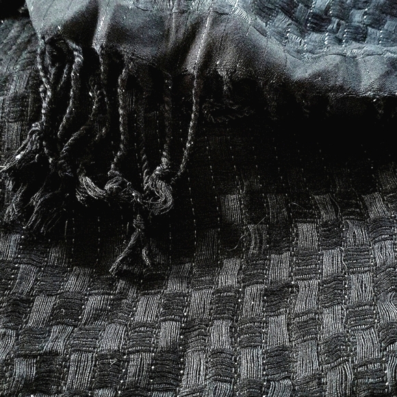 Wrap. Black w/Gold Checkerboard Woven Pattern NWT - Picture 1 of 6